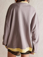 Load image into Gallery viewer, Contrast Trim Round Neck Long Sleeve Sweatshirt