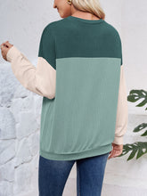 Load image into Gallery viewer, Color Block Round Neck Long Sleeve Sweatshirt
