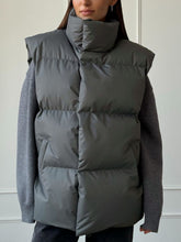 Load image into Gallery viewer, Zip Up Turtleneck Vest Coat