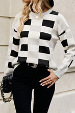 Load image into Gallery viewer, Color Block Round Neck Sweater