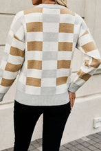 Load image into Gallery viewer, Color Block Round Neck Sweater