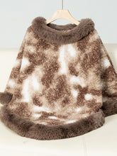 Load image into Gallery viewer, Furry Contrast Three-Quarter Poncho