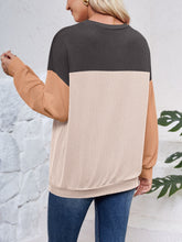 Load image into Gallery viewer, Color Block Round Neck Long Sleeve Sweatshirt