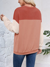 Load image into Gallery viewer, Color Block Round Neck Long Sleeve Sweatshirt