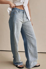 Load image into Gallery viewer, Contrast Straight Leg Jeans with Pockets
