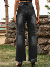 Load image into Gallery viewer, Distressed Jeans with Pockets