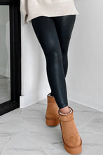 Load image into Gallery viewer, Pocketed V-Cut Waist Leggings