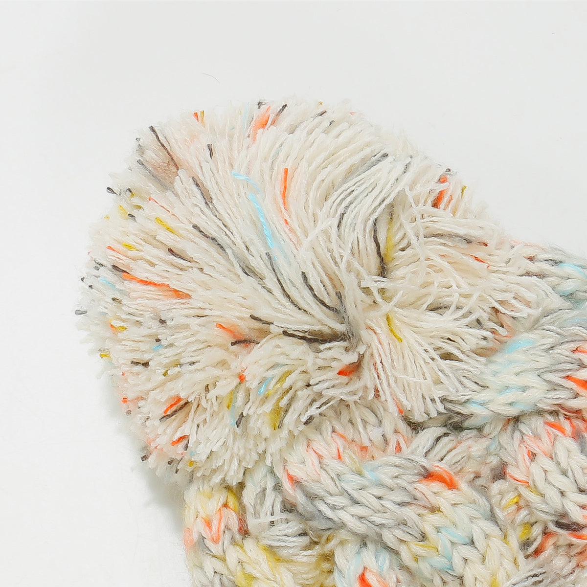 Load image into Gallery viewer, Contrast Cable-Knit Hat with Pompom