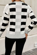 Load image into Gallery viewer, Color Block Round Neck Sweater