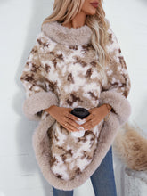 Load image into Gallery viewer, Furry Contrast Three-Quarter Poncho