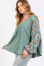 Load image into Gallery viewer, SAGE + FIG Ruched Round Neck Printed Bubble Sleeve Top