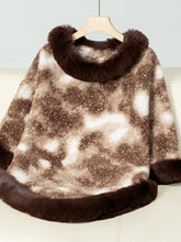 Load image into Gallery viewer, Furry Contrast Three-Quarter Poncho