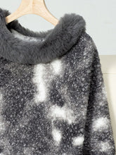 Load image into Gallery viewer, Furry Contrast Three-Quarter Poncho