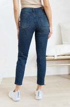 Load image into Gallery viewer, Mid-Rise Relaxed Fit Mineral Wash Jeans