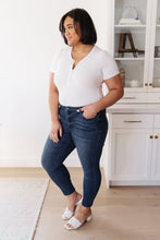 Load image into Gallery viewer, Mid-Rise Relaxed Fit Mineral Wash Jeans