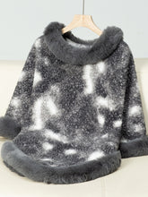 Load image into Gallery viewer, Furry Contrast Three-Quarter Poncho