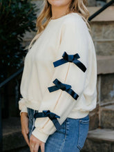 Load image into Gallery viewer, Contrast Bow Round Neck Long Sleeve Sweatshirt