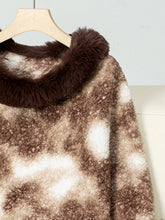 Load image into Gallery viewer, Furry Contrast Three-Quarter Poncho