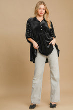 Load image into Gallery viewer, Umgee Pearl Detail Half Sleeve Velvet Babydoll Blouse