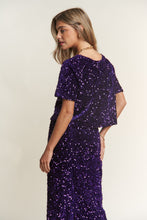 Load image into Gallery viewer, J.NNA Sequin Short Sleeve Crop T-Shirt