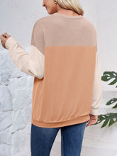 Load image into Gallery viewer, Color Block Round Neck Long Sleeve Sweatshirt