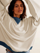 Load image into Gallery viewer, Contrast Trim Round Neck Long Sleeve Sweatshirt