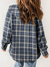 Load image into Gallery viewer, Plaid Snap Down Plush Hooded Jacket