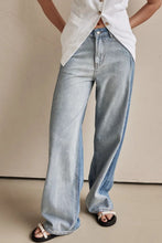 Load image into Gallery viewer, Contrast Straight Leg Jeans with Pockets