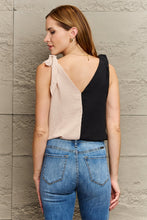 Load image into Gallery viewer, Contrast Color V-Neck Tie Shoulder Tank Top