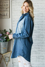 Load image into Gallery viewer, Veveret Pocketed Button Up Washed Denim Shirt