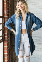 Load image into Gallery viewer, Veveret Pocketed Button Up Washed Denim Shirt