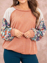 Load image into Gallery viewer, Exposed Seam Round Neck Blouse