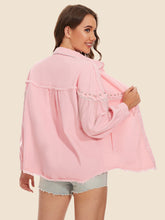 Load image into Gallery viewer, Raw Hem Fringe Detail Denim Jacket