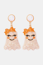 Load image into Gallery viewer, Smiling Ghost Shape Synthetic Pearl Earrings