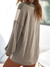 Load image into Gallery viewer, Exposed Seam Color Block V-Neck T-Shirt