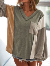 Load image into Gallery viewer, Exposed Seam Color Block V-Neck T-Shirt